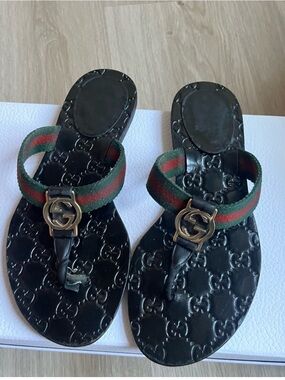 Gucci Black Embossed GG Leather classic Sandals with Green and Red